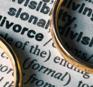 Two separate wedding rings next to the word divorce. what is an uncontested divorce